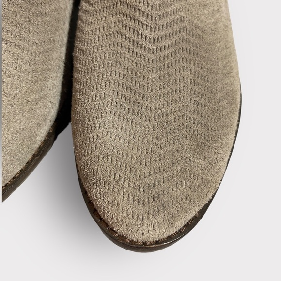 Lucky Brand Sz 9.5 Perforated Suede Ankle Booties Double Zip - Picture 6 of 11